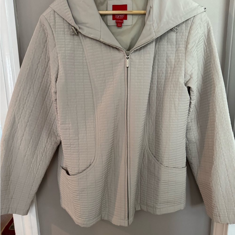 Esprit Women's Light Taupe Quilted Hooded  Jacket. Great for Spring  & Fall.